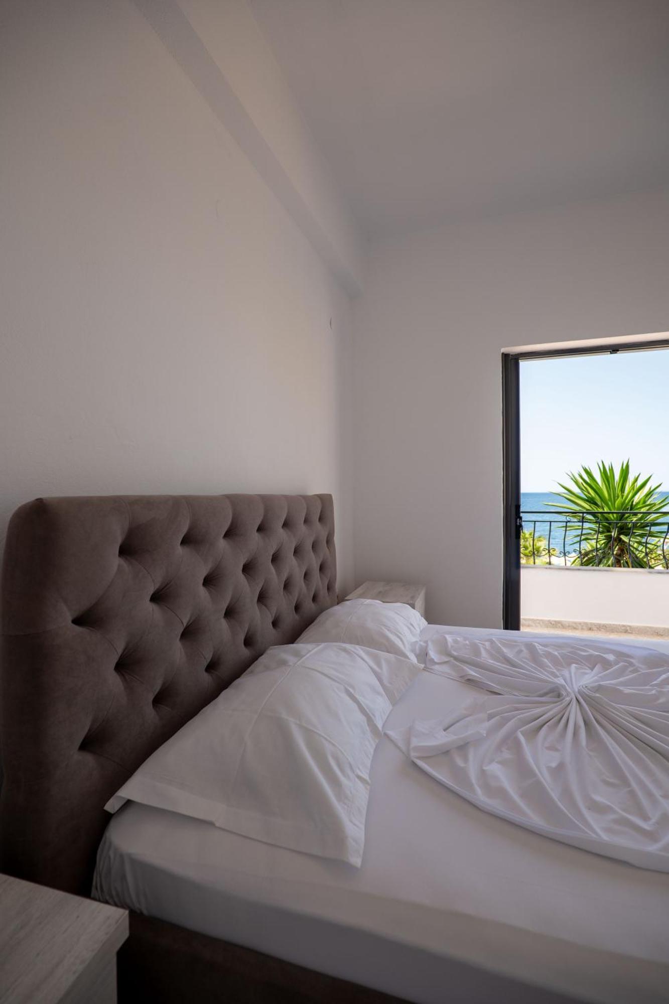 Sunset Aparthotel Sarandë Eksteriør bilde